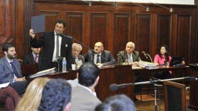  Acusaciones contra el "clan riojano" y la polic�a tucumana