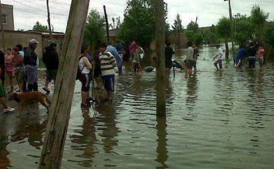 El municipio inform� que hay m�s de mil personas evacuadas por el temporal