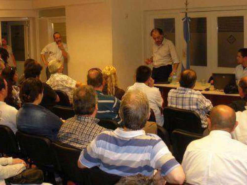 T�CNICOS PARTICIPARON DE CAPACITACI�N CON MIRAS AL PROGRAMA PRO.CRE.AR