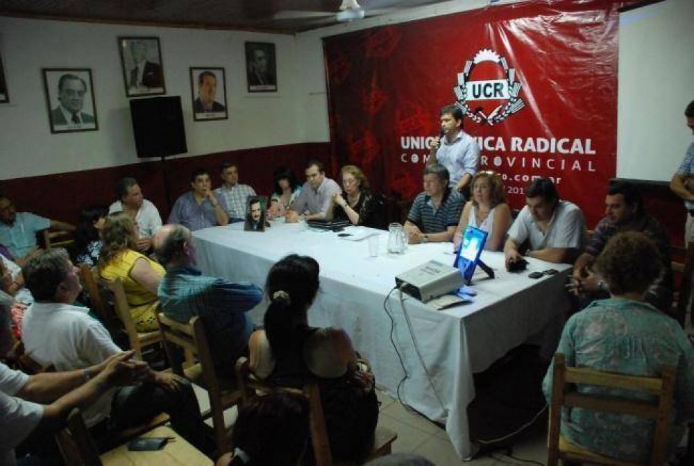 La UCR chaque�a record� los 29 a�os de la recuperaci�n de la democracia