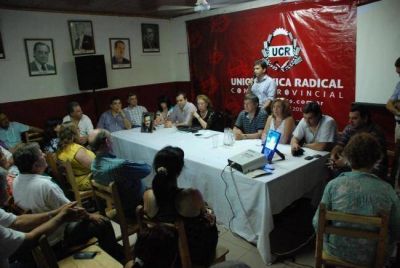 La UCR chaque�a record� los 29 a�os de la recuperaci�n de la democracia