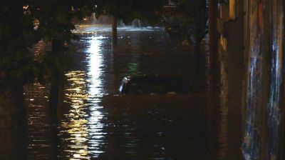 Una intensa tormenta provoc� anegamientos y cortes de luz en Tucum�n