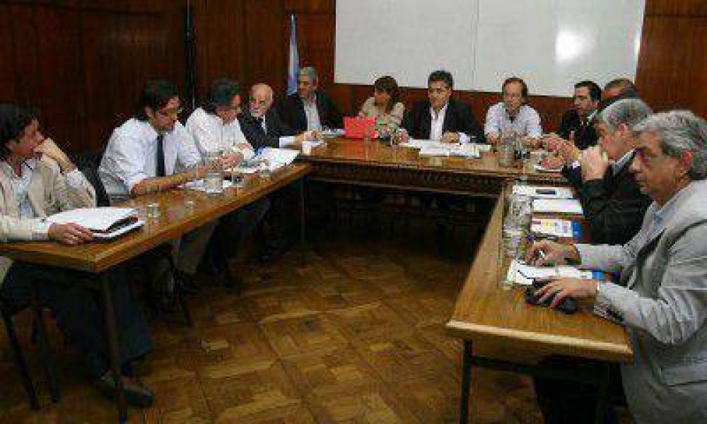 Especialistas apoyan m�s la reforma constitucional que la reelecci�n del Gobernador