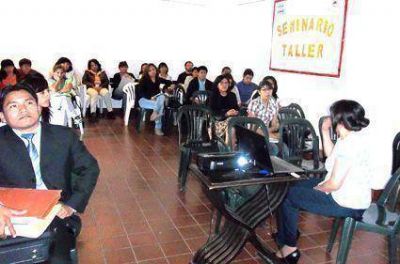 Dictaron seminario sobre ense�anza  De la historia 