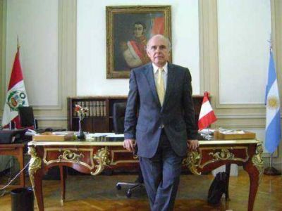 Fue suspendida la visita del embajador peruano