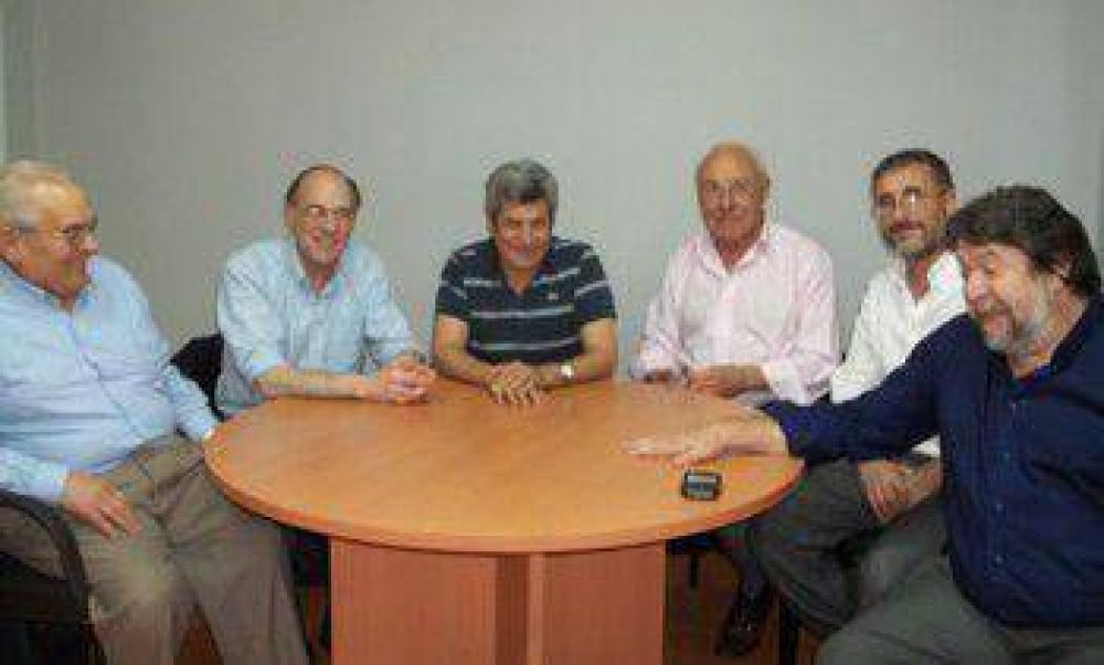 Woscoff descart� un posible acuerdo electoral con el FAP