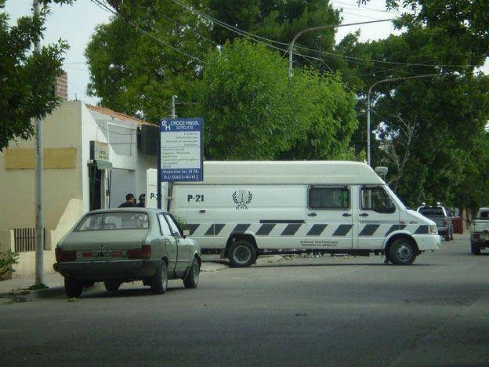 Con fuerte custodia llevaron a Raimundito hasta Palmira, al velatorio de su madre
