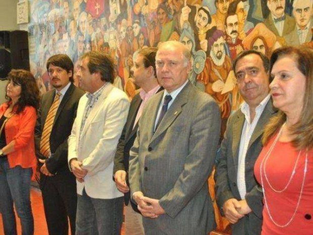 Entregaron 150 becas para estudiantes