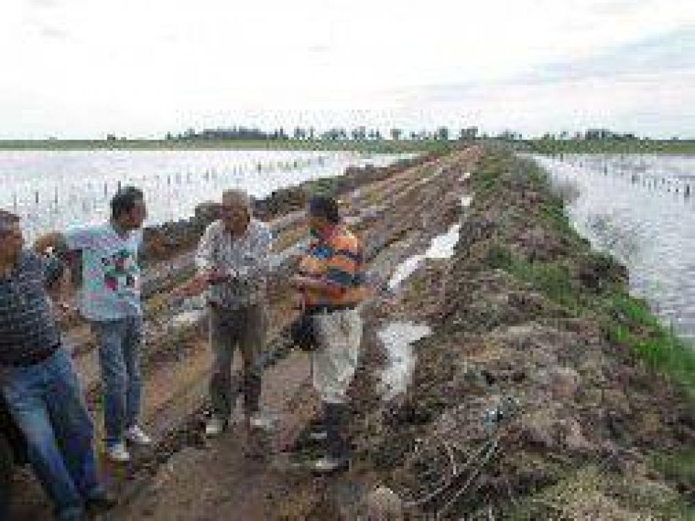 Intendente Buil recorri� zonas afectadas por el agua en Rivadavia