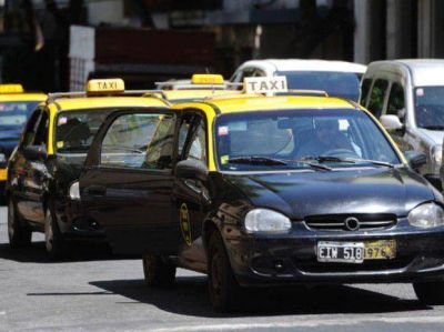 Antes del nuevo aumento, los taxistas hablan de recesi�n y menos viajes