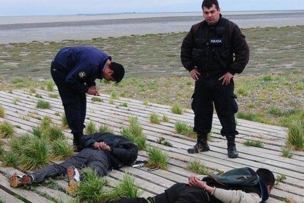 Detienen a dos j�venes con droga en la R�a