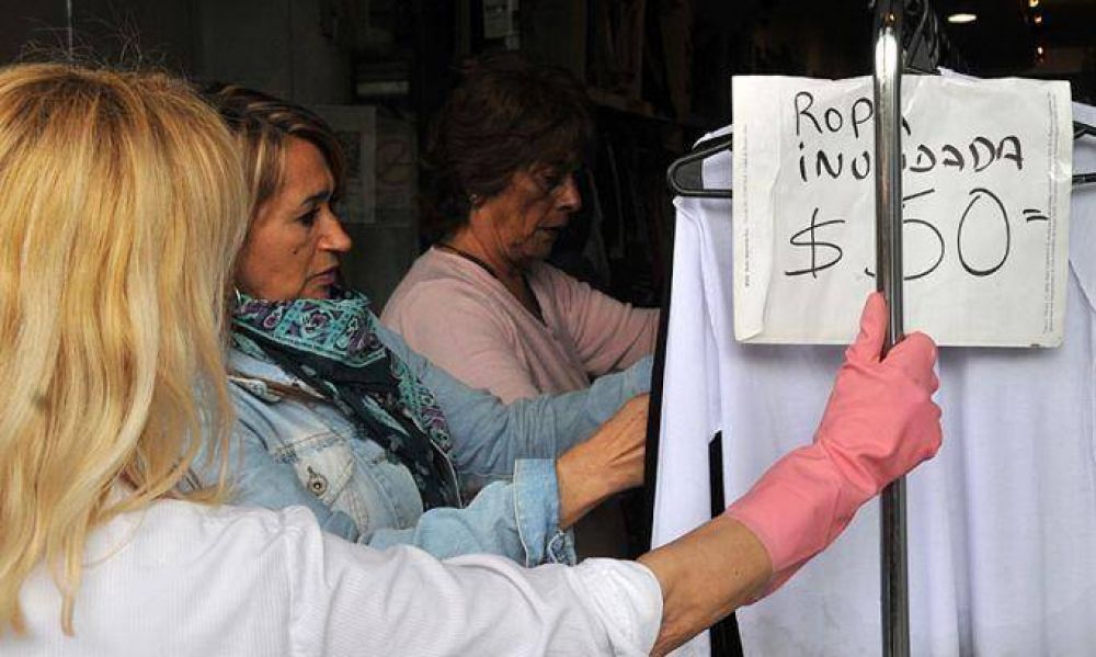 Los locales de Belgrano afectados por el agua bajan los precios a la espera del subsidio