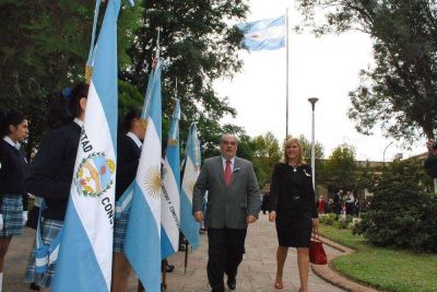 El Gobernador llega a Bella Vista con m�s de $ 2 millones en pavimentaci�n