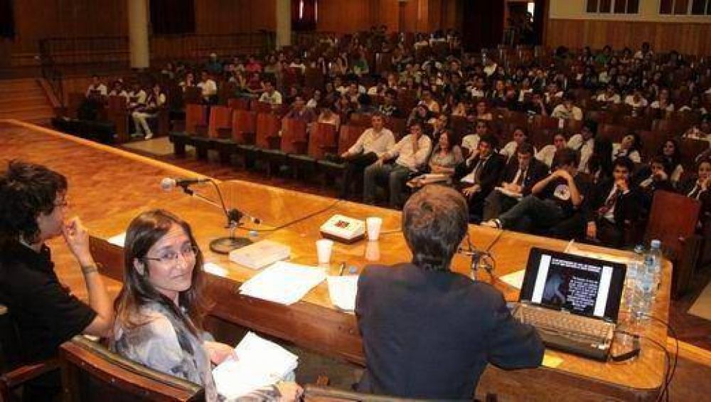 Voto joven: fuerte respaldo de Scotto y estudiantes de nivel medio