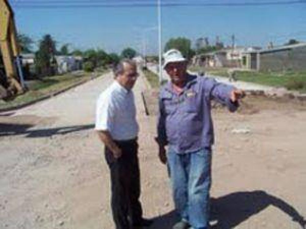 Apareci� Cipolini despu�s de varias semanas y recorri� obras de pavimento