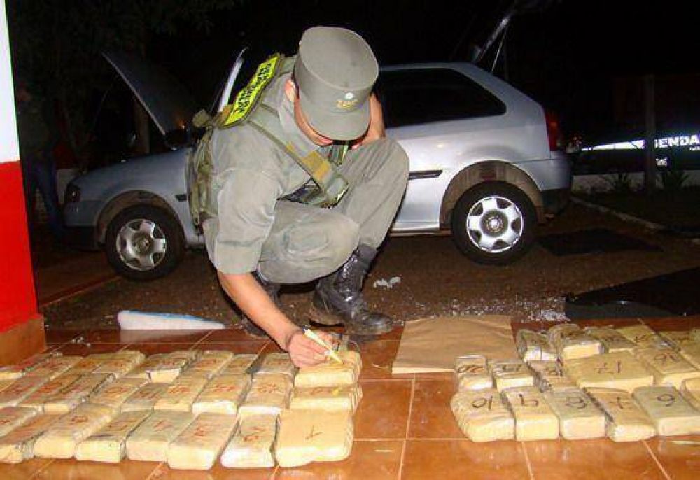 Detienen a misionero con droga en el auto