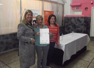 Treinta y dos familias de Vicente L�pez tienen su escritura social