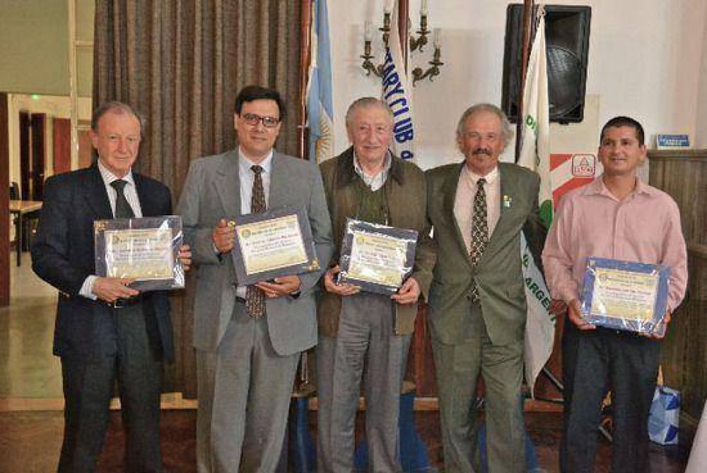 El Rotary Club Campana entreg� los reconocimientos SATO 2012 a miembros de la comunidad de Campana
