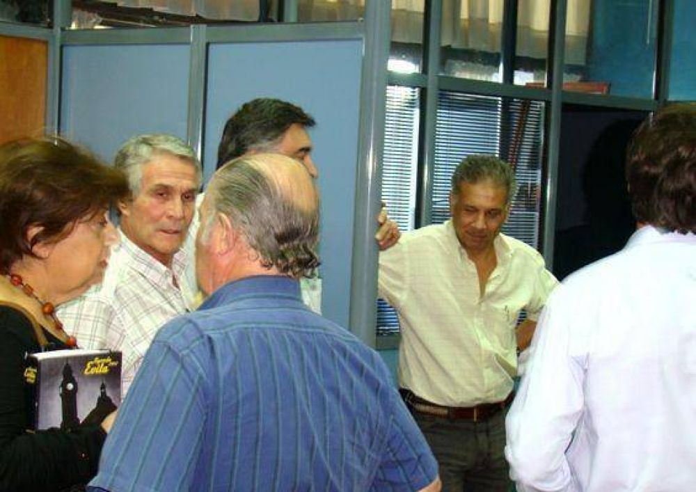  Varela se reuni� con diputados del PJ: a�n no se rescindi� contrato por el Megaestadio