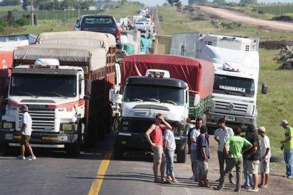 Otro paro agrario aumenta la tensi�n