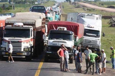 Otro paro agrario aumenta la tensi�n