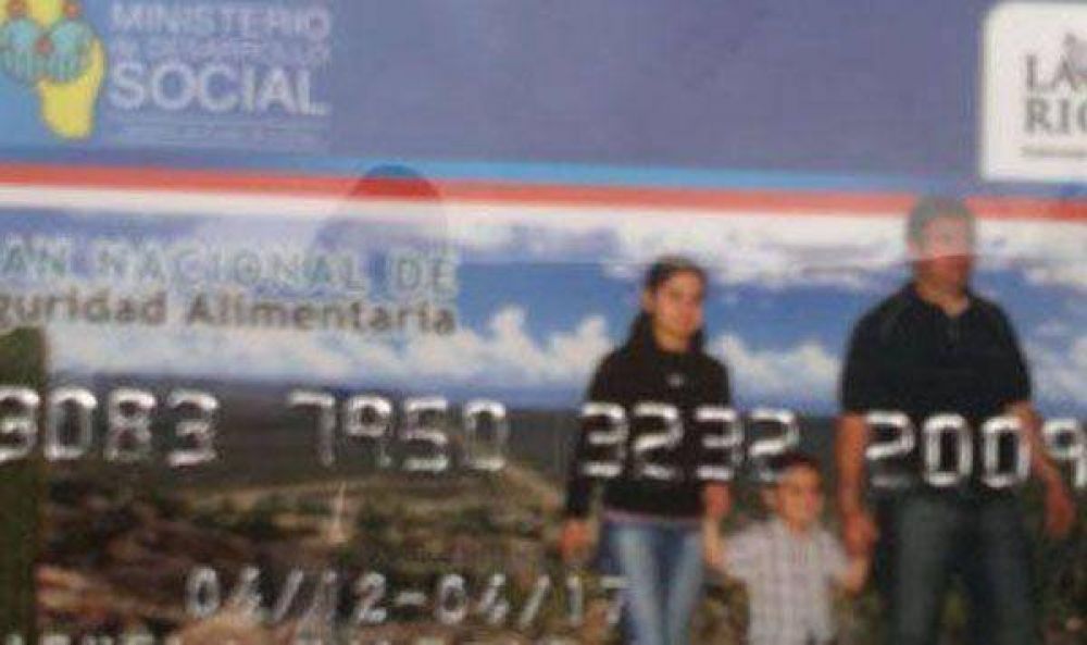 Acreditan fondos de la Tarjeta Social