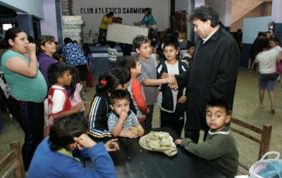 Quilmes: supervisi�n a las familias de evacuados por el temporal