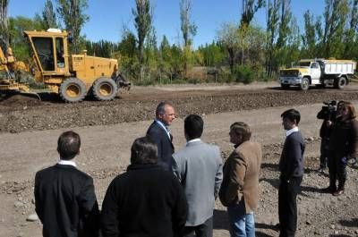 Avanza la pavimentaci�n de acceso al Bosque Petrificado