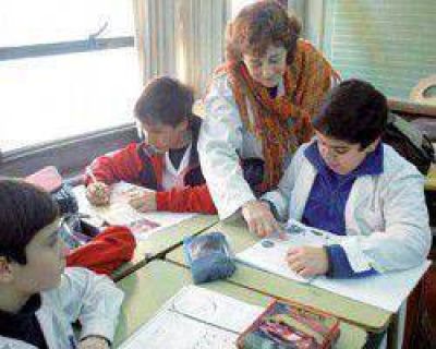 Casi la mitad de los estudiantes secundarios cursan atrasados