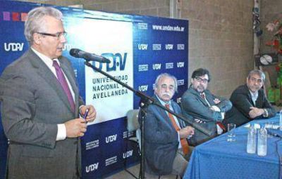 El ex juez Baltasar Garz�n disert� en la Universidad Nacional de Avellaneda