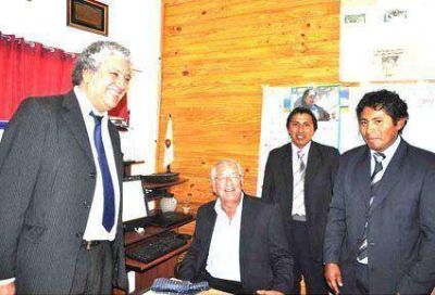 Fellner entreg� recursos  Provenientes de regal�as 