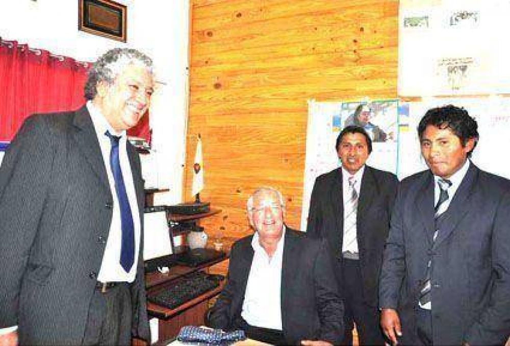 Fellner entreg� recursos  Provenientes de regal�as 