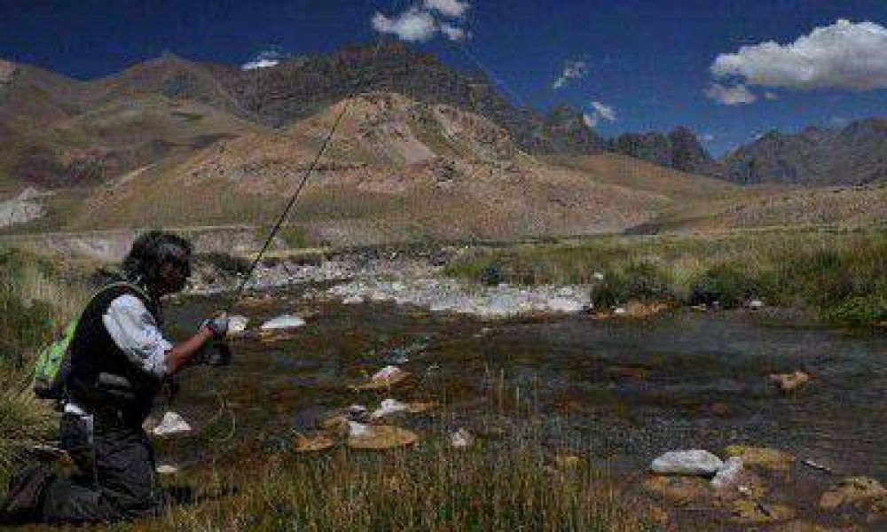 El jueves comienza la temporada de pesca y los "mosqueros" ya se preparan