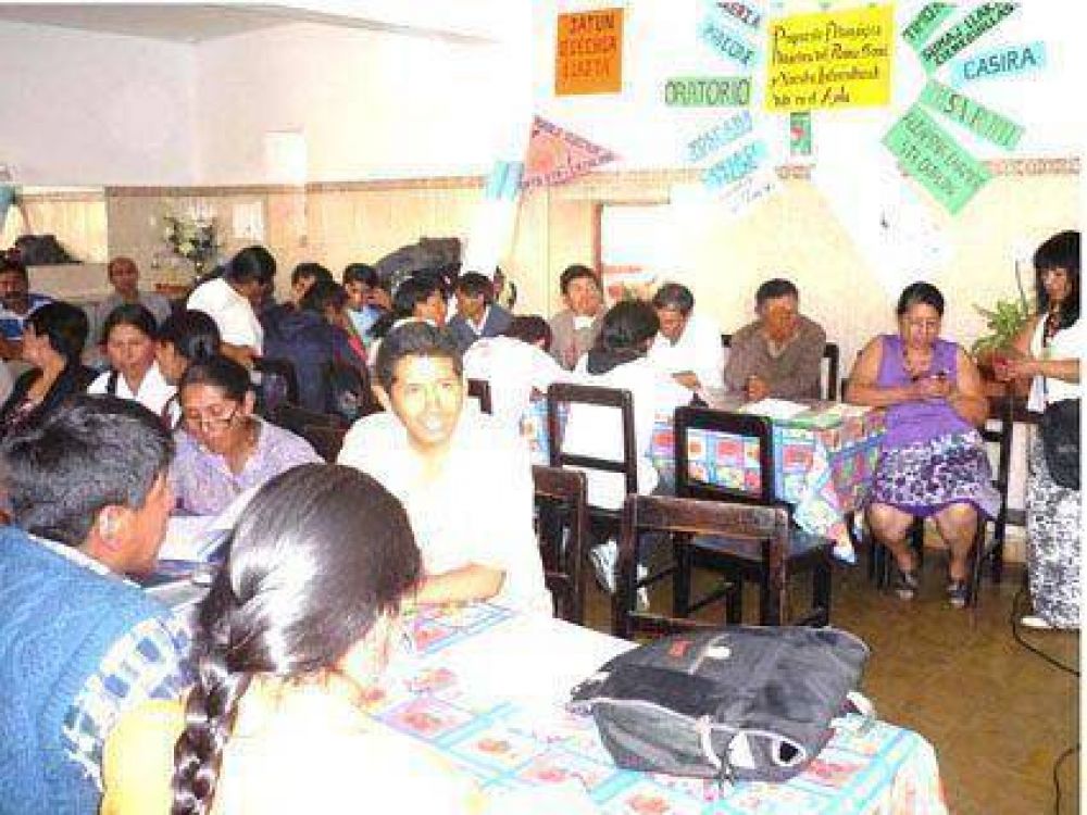 Finaliz� capacitaci�n  En educaci�n intercultural 