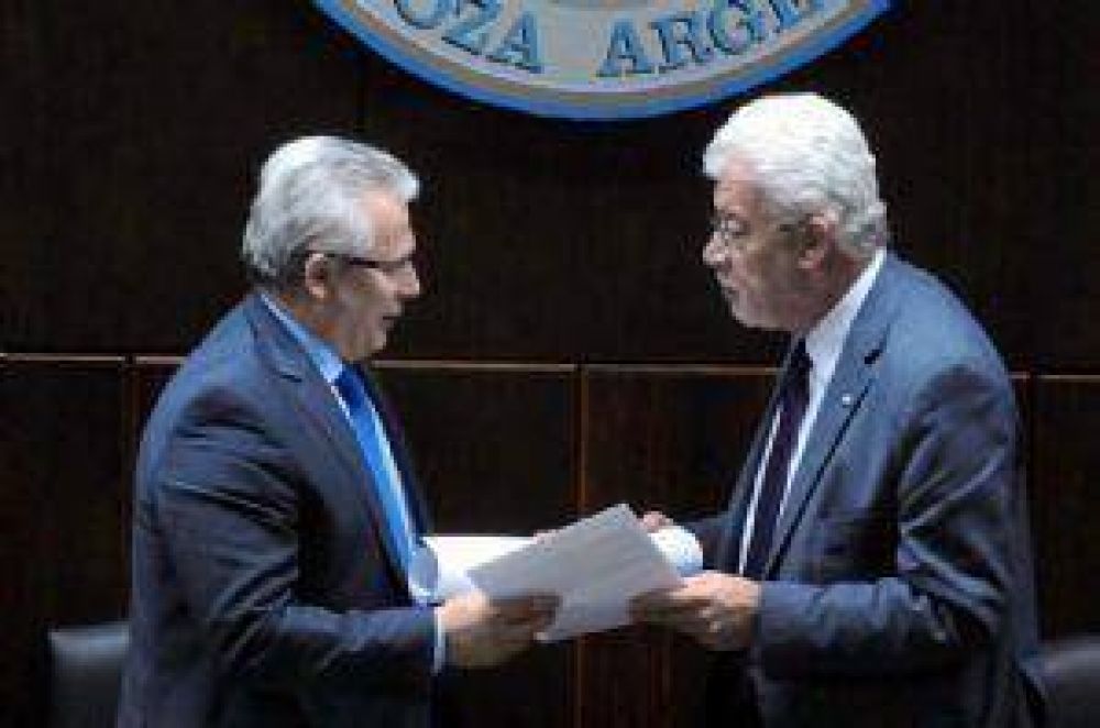 Garz�n pas� por Mendoza con elogios para el oficialismo
