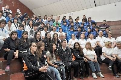 M�s de cien caletenses al Evita nacional