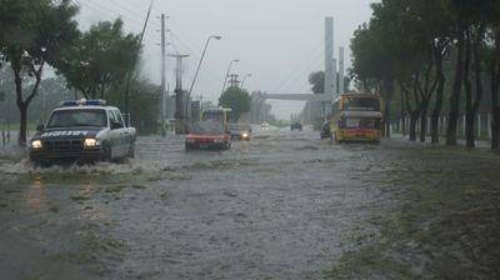 DILUVIO: Aneg� barrios enteros e hizo colapsar el sistema de drenajes de Chivilcoy 