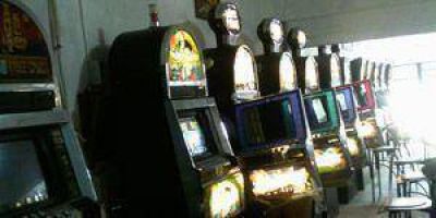 Contin�a el control de m�quinas tragamonedas