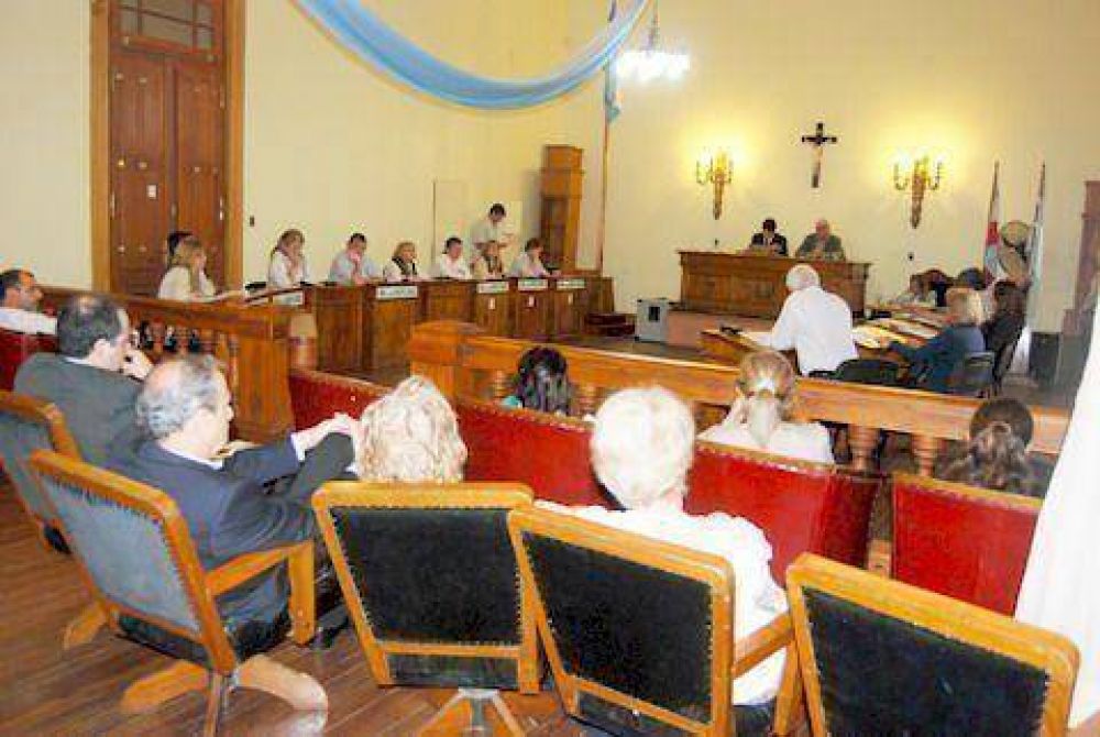 El Concejo homenaje a Ral Alfonsn y a Nstor Kirchner a 29 aos de la Democracia