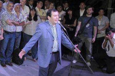 Respald� el proyecto del voto a partir de los 16
