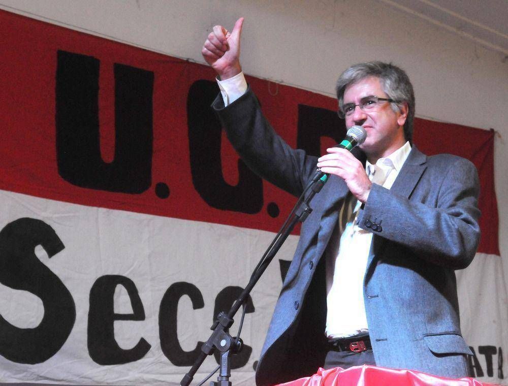 El nuevo presidente de la UCR Bonaerense, Doctor Alejandro Armend�riz, hizo un llamamiento a �una alternativa progresista�