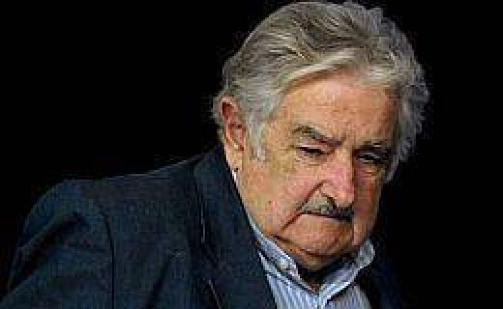 Mujica apoya plebiscito sobre ley que despenaliza el aborto