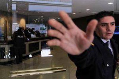 El cepo cambiario cumple un a�o: impacto directo en el d�lar, inmuebles y turismo