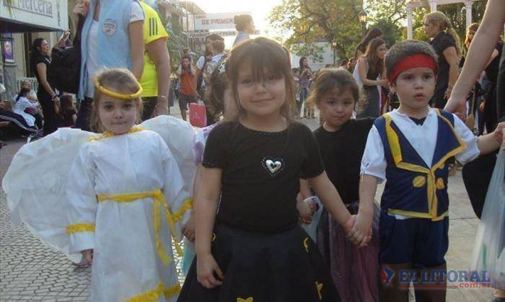 �Angeles Somos�, una tradici�n correntina que busca homenajear a los difuntos