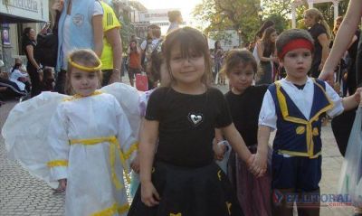 �Angeles Somos�, una tradici�n correntina que busca homenajear a los difuntos