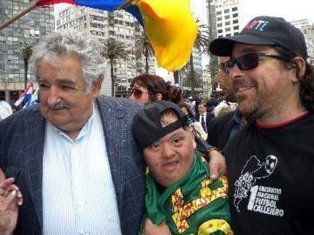 El presidente Mujica salud� a chicos de Cre-Arte Bariloche