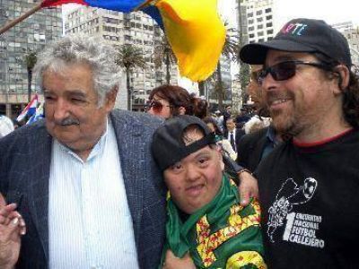 El presidente Mujica salud� a chicos de Cre-Arte Bariloche
