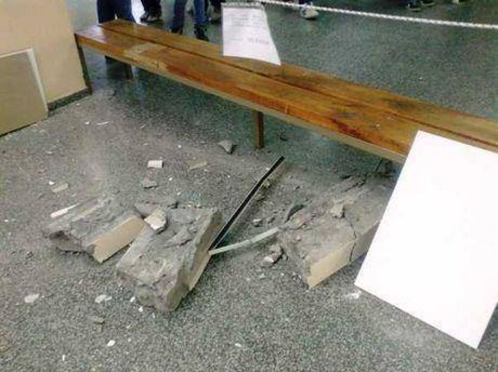 Cay� mamposter�a de un colegio en Bariloche: Suspenden las clases