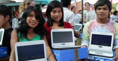 Pagan becas a estudiantes de pueblos originarios de Misiones