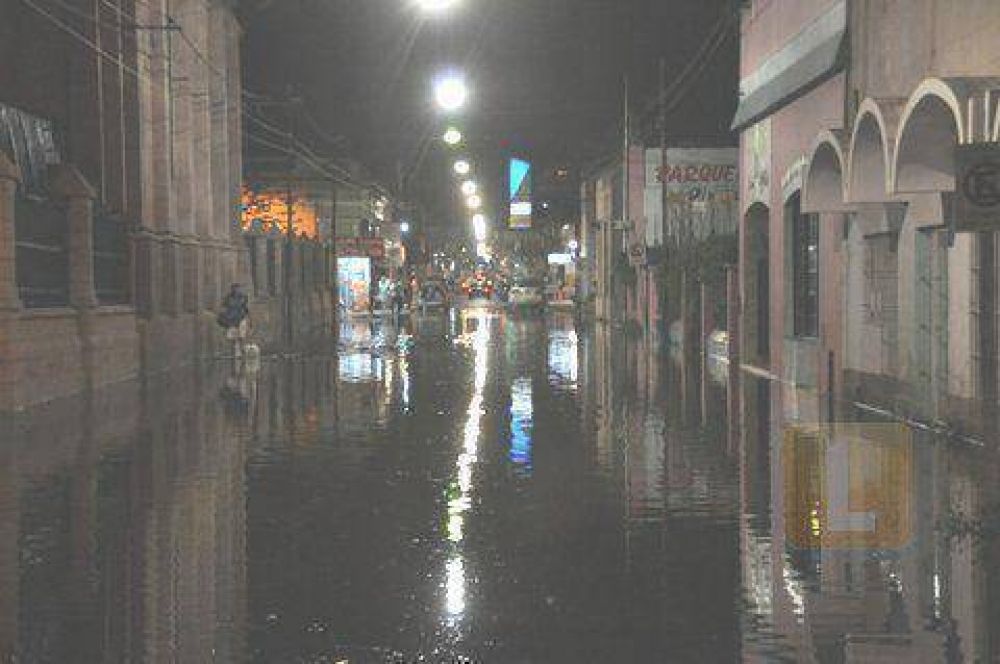 La altura del Rio Luj�n a la 1 de la madrugada es de 5,04 mts. y creciendo.